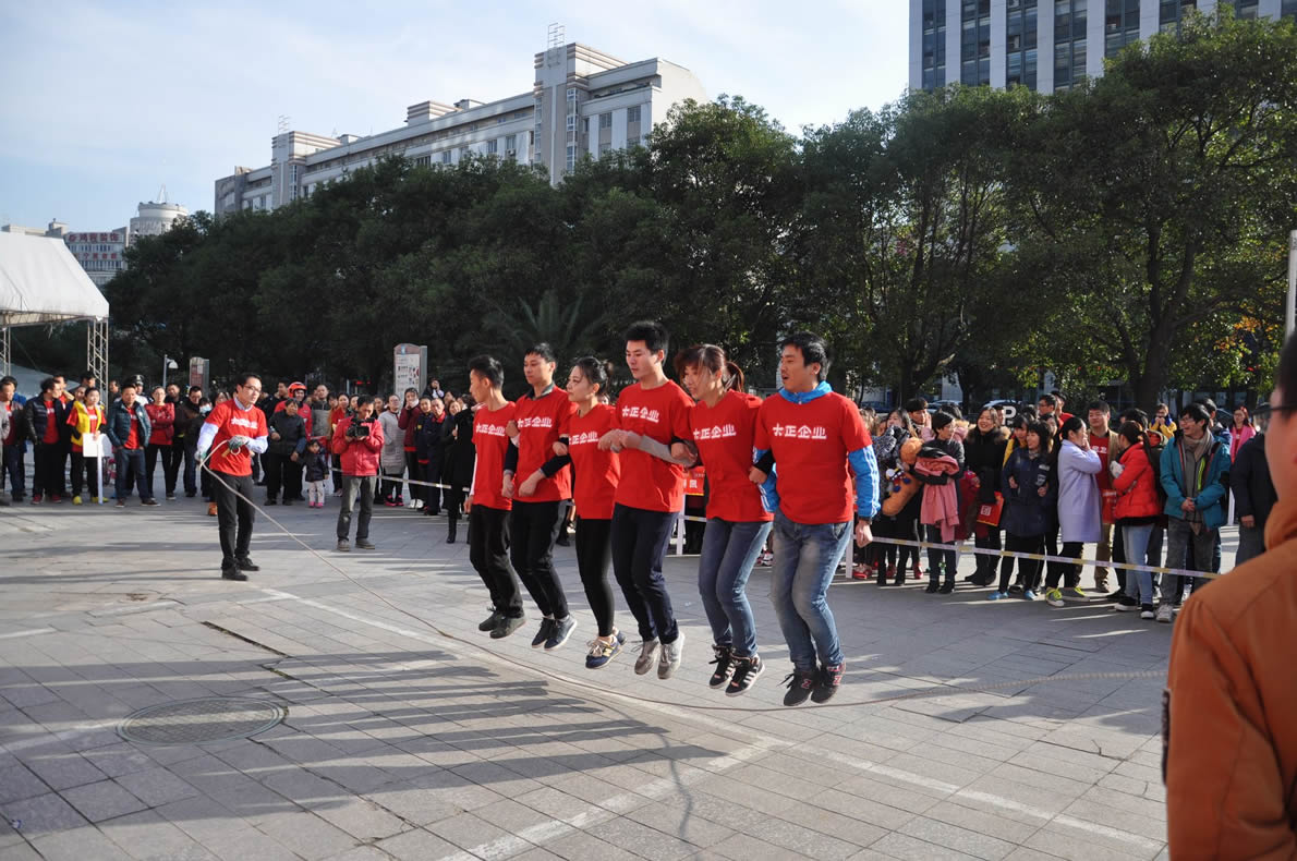 大正企業(yè)蟬聯長江國際“招行杯”跳長繩比賽冠軍 大正企業(yè)蟬聯長江國際“招行杯”跳長繩比賽冠軍